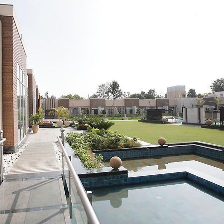 Oodles Hotel New Delhi Buitenkant foto
