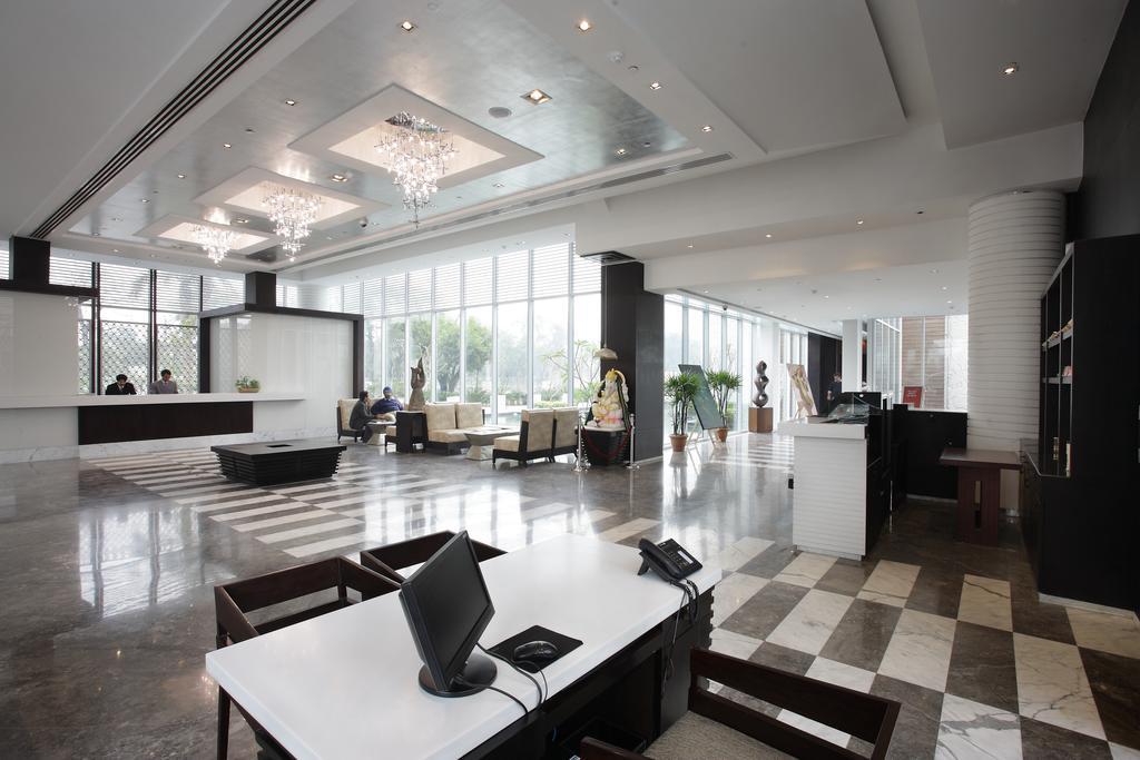 Oodles Hotel New Delhi Buitenkant foto