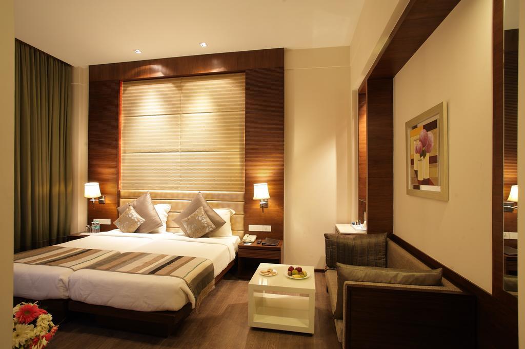 Oodles Hotel New Delhi Buitenkant foto